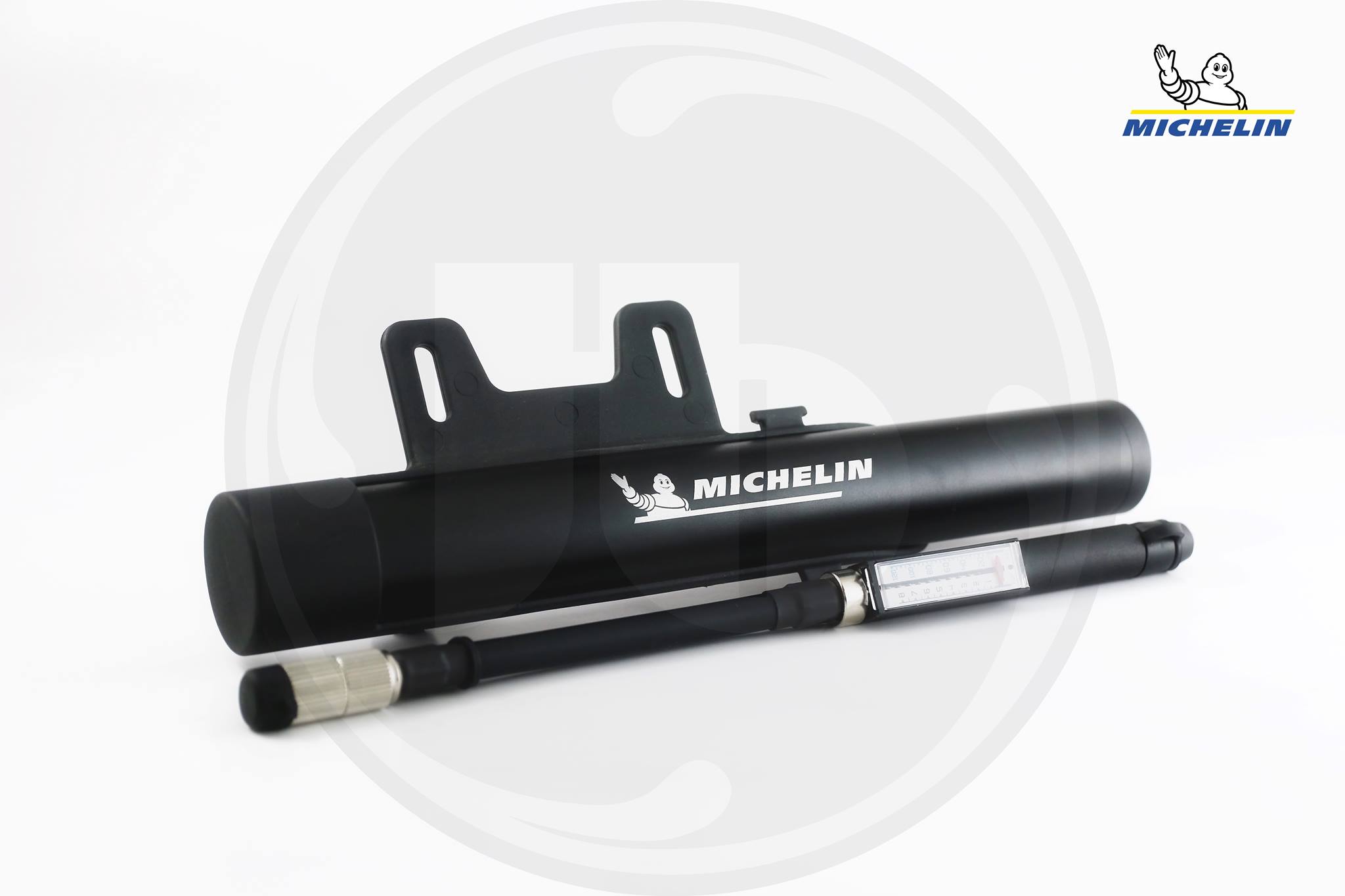 Bơm lốp xe mini dùng pin sạc Michelin
