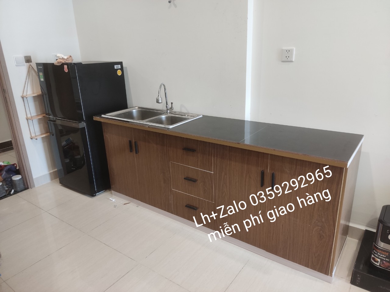 Tủ bếp mini nhựa đài Loan ốp mặt gạch sẵn bồn đôi
