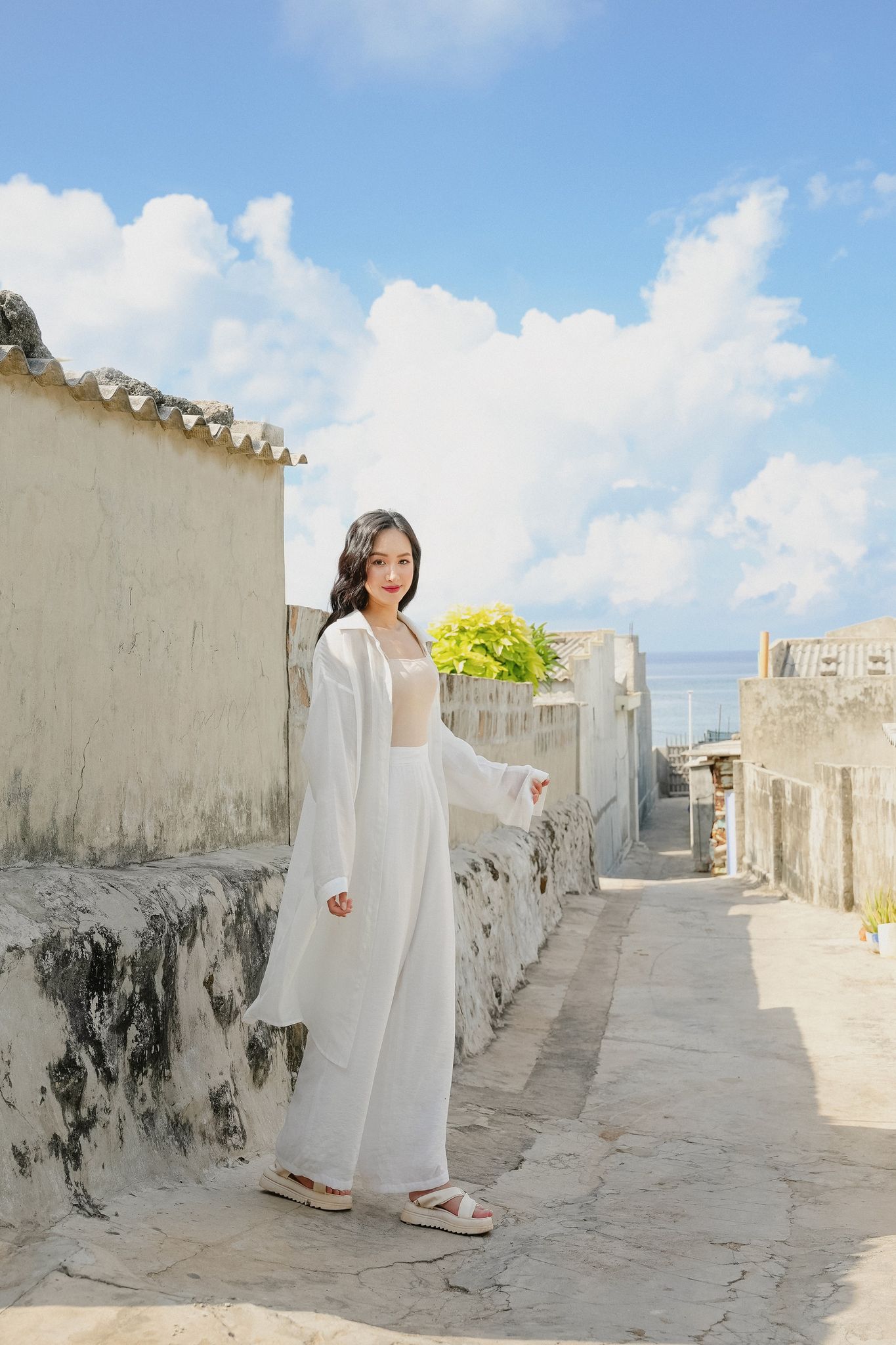 OLV - Áo Chiffon Longline Shirt in White