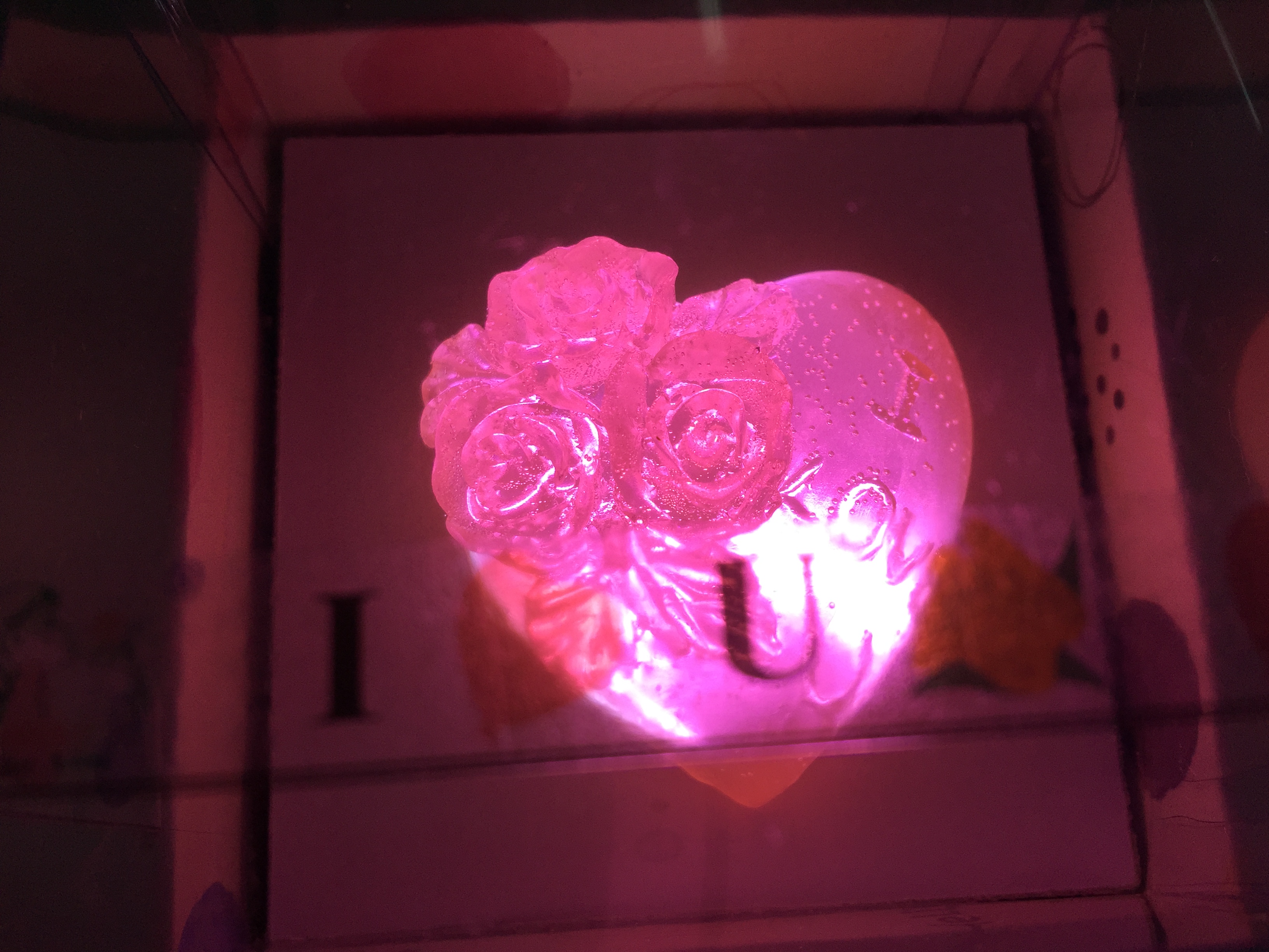 Hình ảnh Xà bông trong suốt trái tim hoa hồng  - 35 gam