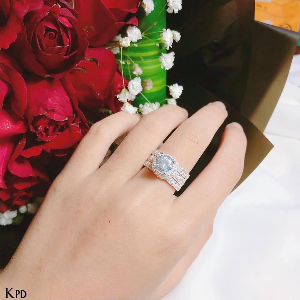 Nhẫn kim cương nhân tạo