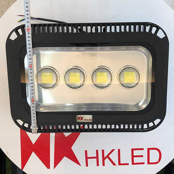 Đèn pha LED ngoài trời HKLED viền mắt lồi 200W