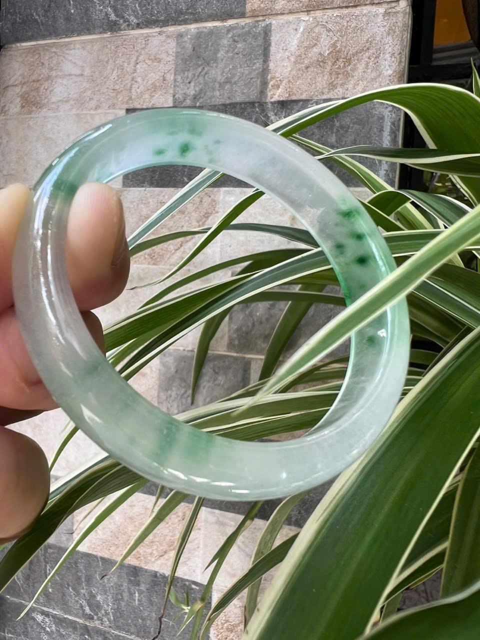 Vòng Tay Nữ Bản Hẹ Đá Mã Não DuLong Trắng Trong Xanh Rong Biển Nhẹ Bóng Đẹp Ni 54mm Cao 12mm Dầy 7mm Món quà tặng Nữ 50kg - 55kg đeo tay xinh rẻ đẹp ý nghĩa ạ