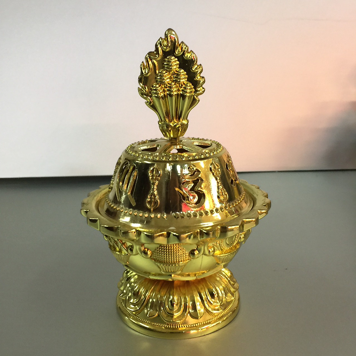Lư xông trầm chuyển pháp luân hợp kim si đồng, Đường nét tinh xảo.