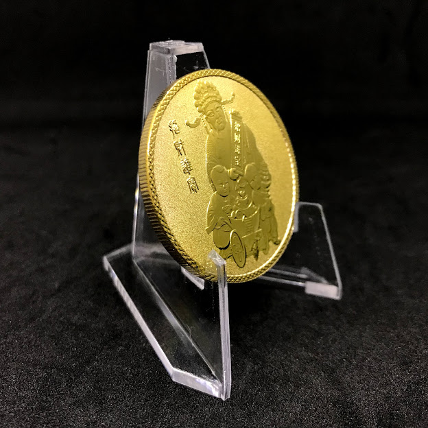 Đồng Xu Hình Thần Tài màu vàng - Với đường kính 40mm - Độ dày 3mm có thiết kế rãnh vô cùng sắc xảo - Quà Tặng Trang Trí Trưng Bày - Dành cho ngày Thần Tài Tết 2020  - Tặng Kèm Hộp Đựng Xu bằng Nhung Cao Cấp - TMT Collection