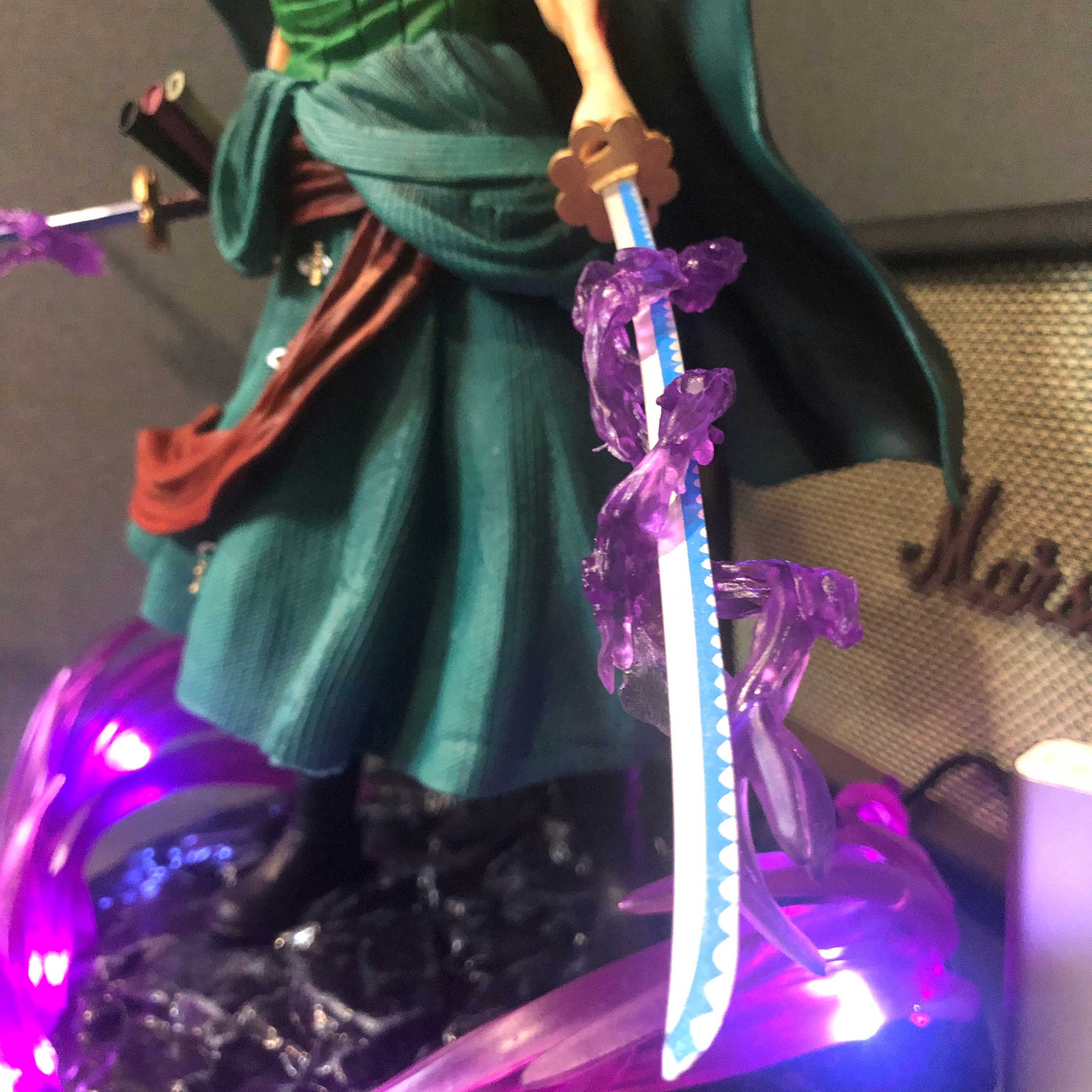 Mô hình Zoro đẫm máu 36 có LED cm - One Piece