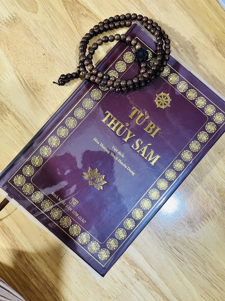 Kinh Từ Bi Thủy Sám Pháp ( Bìa cứng ép kim, bản đẹp giấy chống mõi mắt , khổ 24x16 - tặng bao sách)