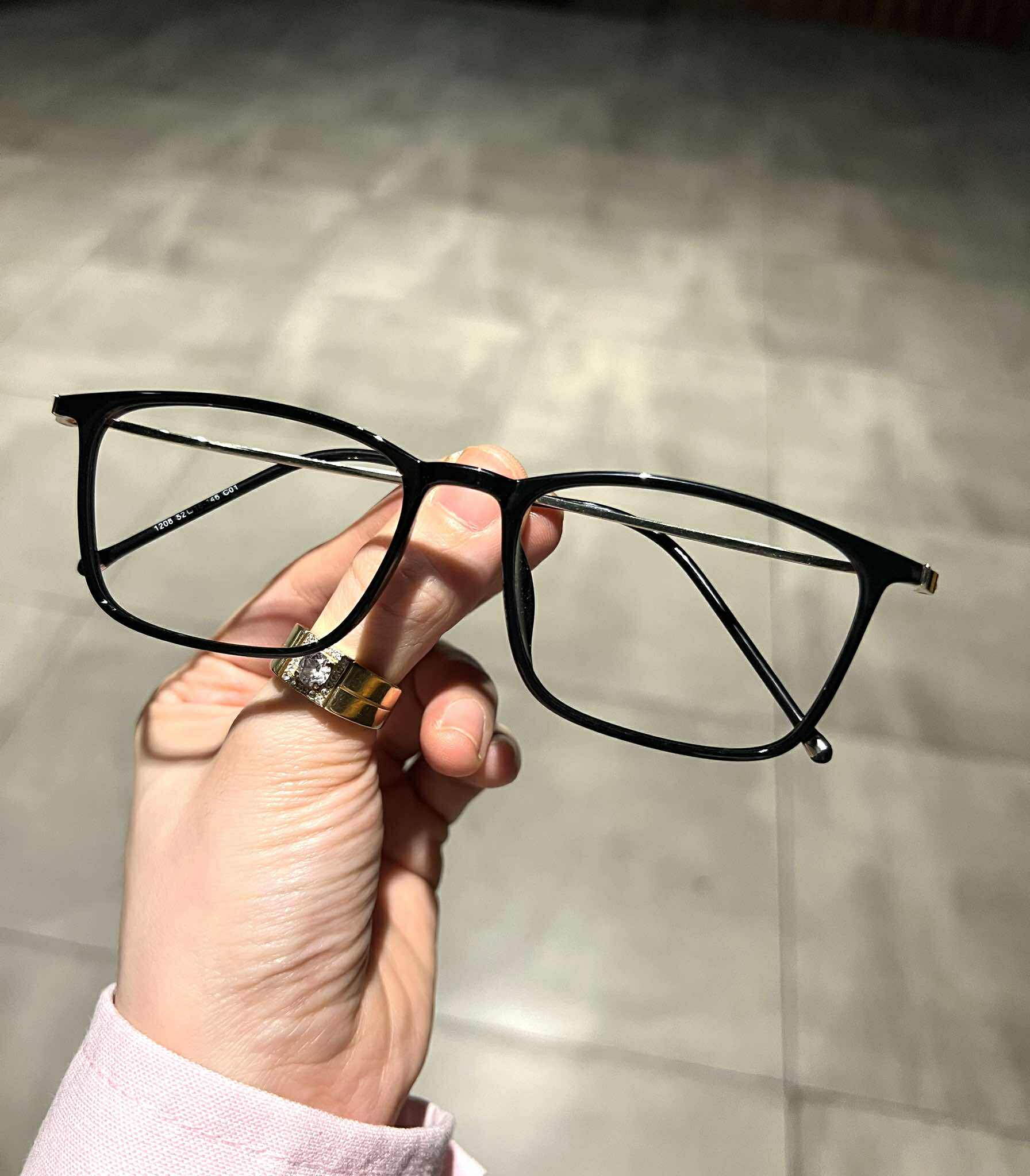 Kính mắt thời trang dáng chữ nhật gọng kim loại tăm nhẹ