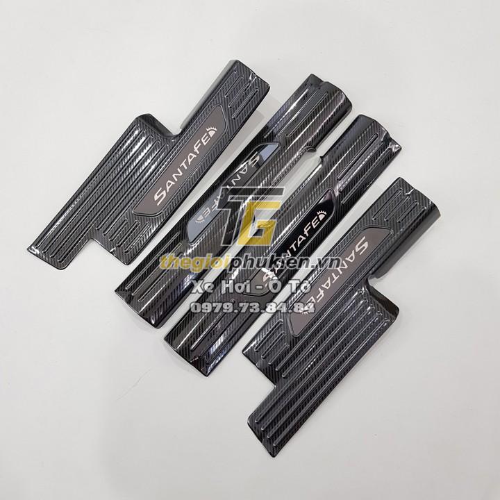 COMBO Nẹp bước chân và ốp chống trầy cốp Hyundai Santafe 2019-2020 vân Carbon