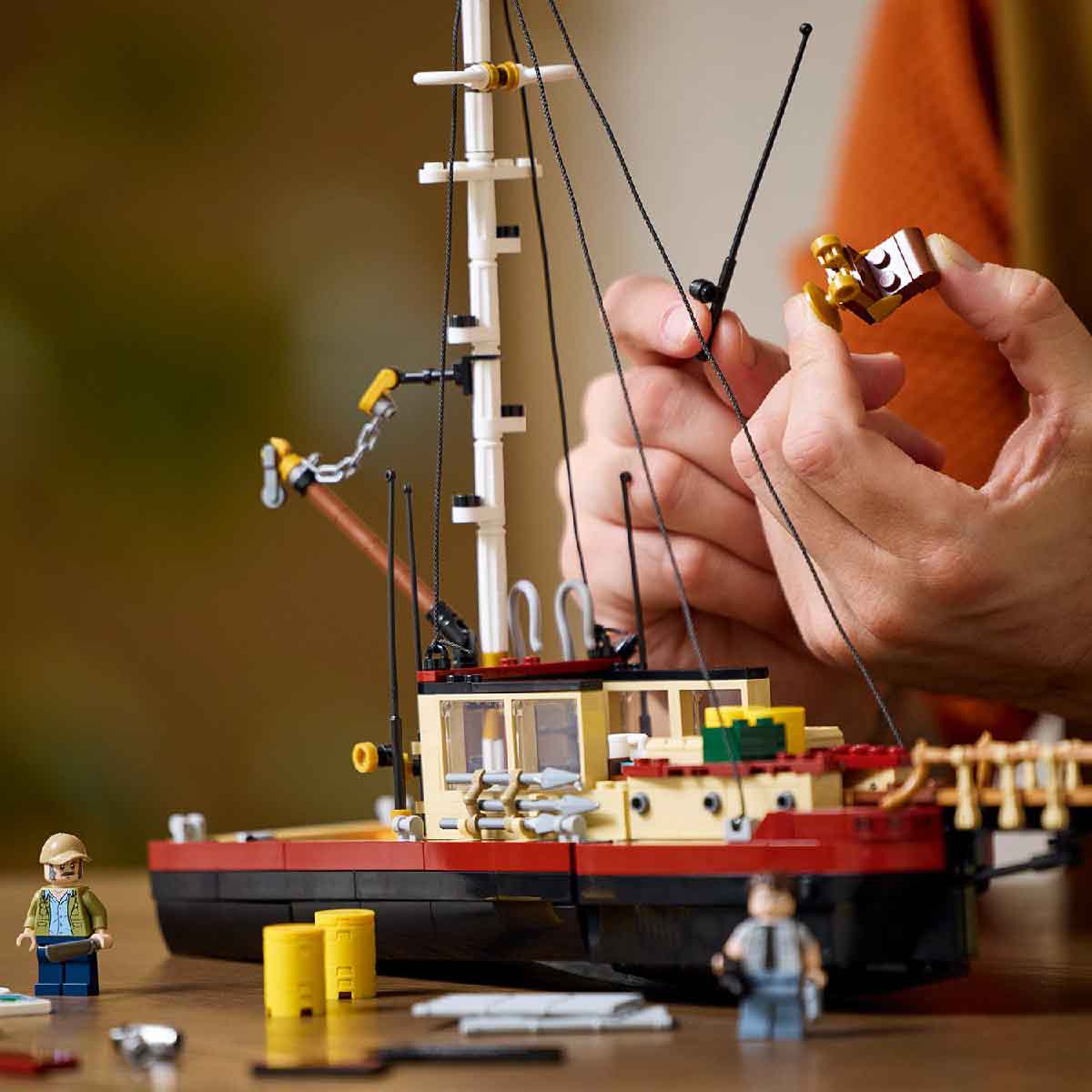 LEGO IDEAS 21350 Đồ Chơi Lắp Ráp Hàm Cá Mập  (1497 chi tiết)