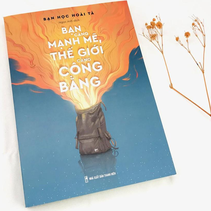 Sách - Bạn càng mạnh mẽ, thế giới càng công bằng