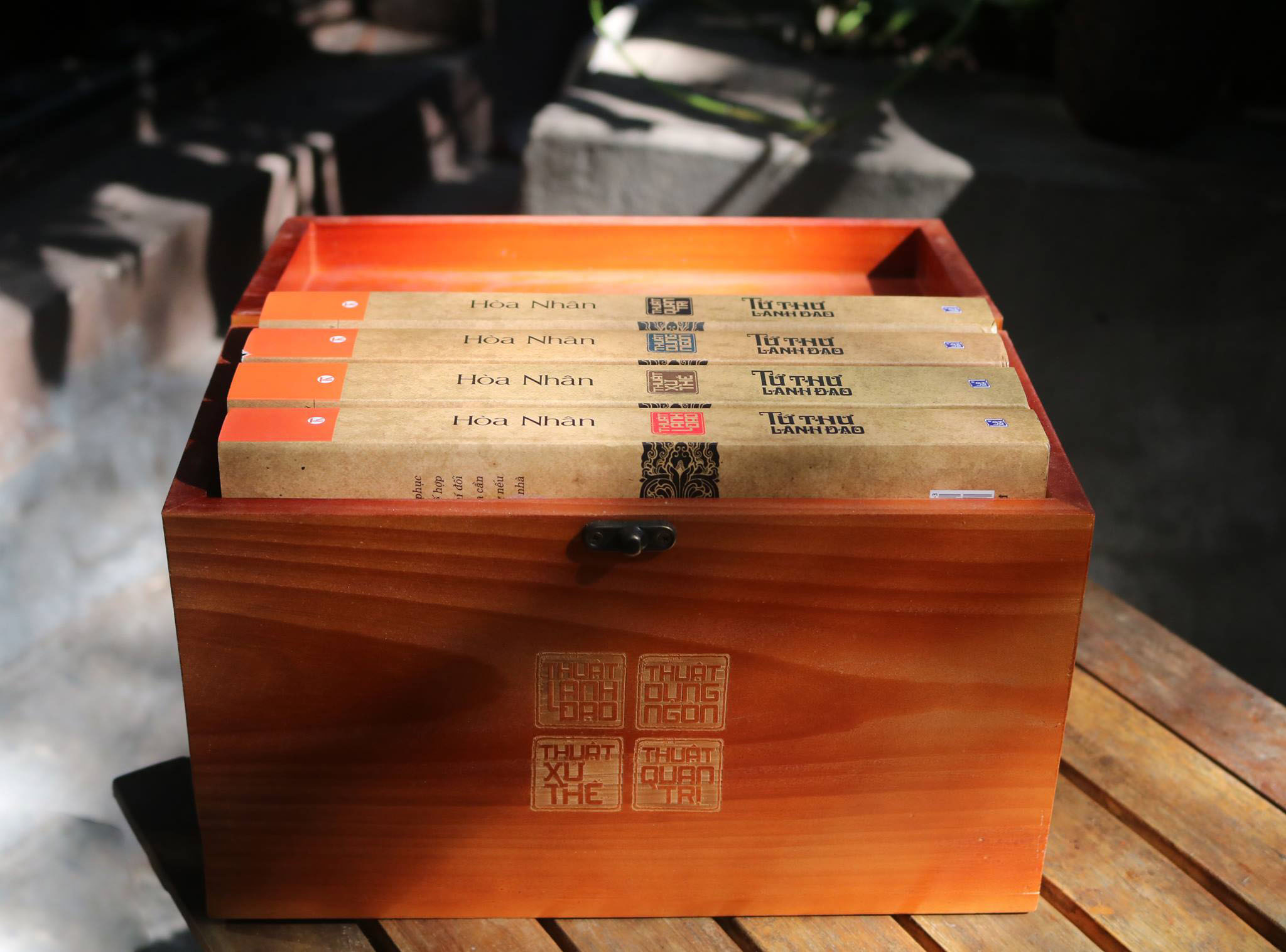 Bộ hộp gỗ Tứ thư lãnh đạo (Tái bản)