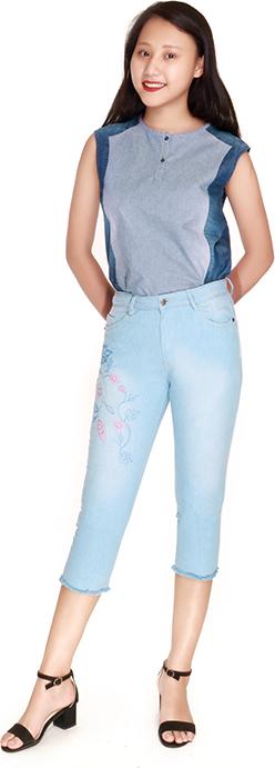 Quần ngố bò nữ Narsis P7017 màu xanh, sử dụng chất liệu Cotton cao cấp, chất vải mềm mại, thoáng mát, sản phẩm được sản xuất tại Việt Nam bởi thương hiệu thời trang nổi tiếng Narsis