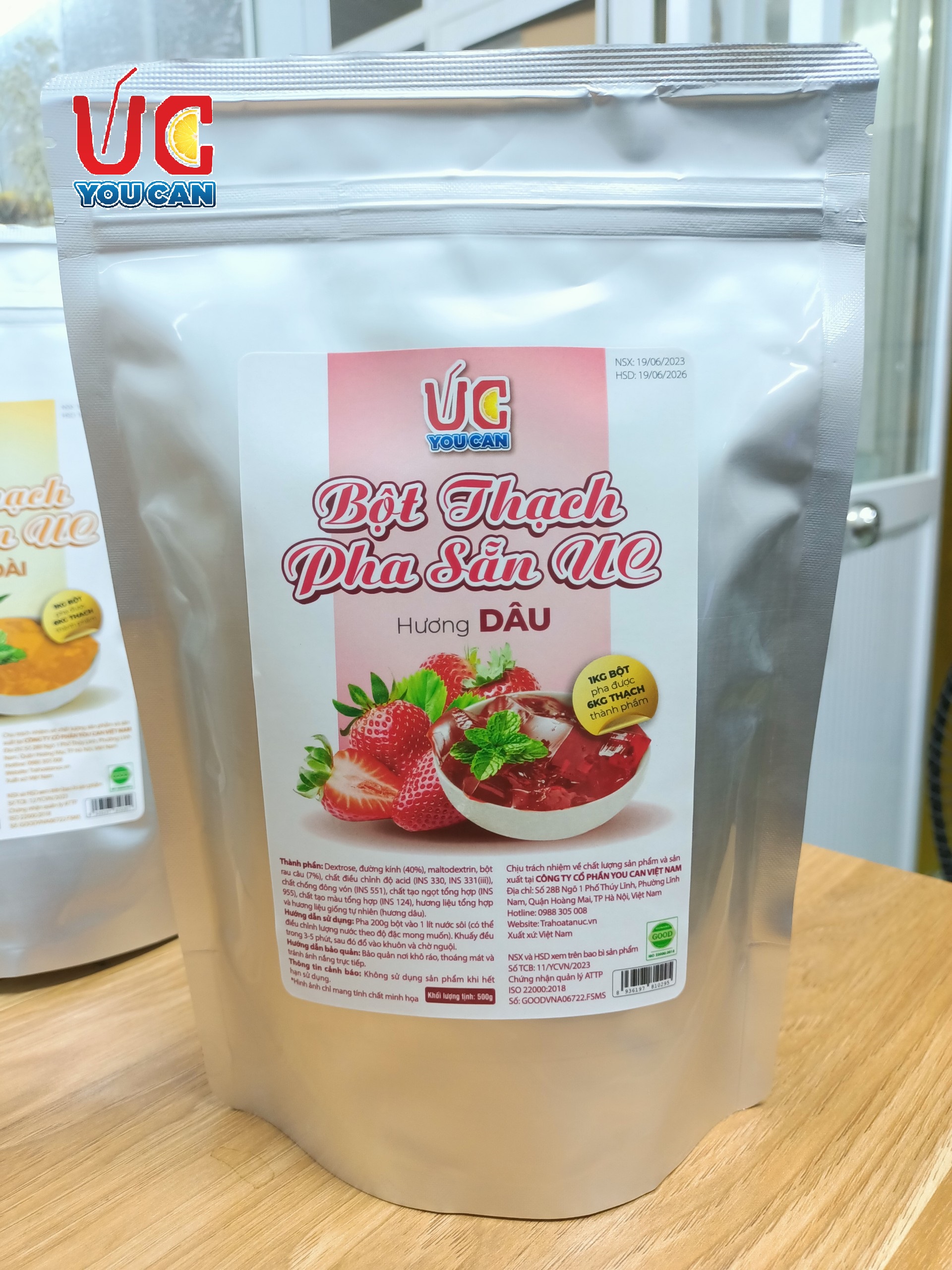 BỘT THẠCH DÂU PHA SẴN UC, chỉ cần hoà với nước sôi, không cần đun nấu. Dễ pha tiết kiệm chi phí sản phẩm đã đủ vị.