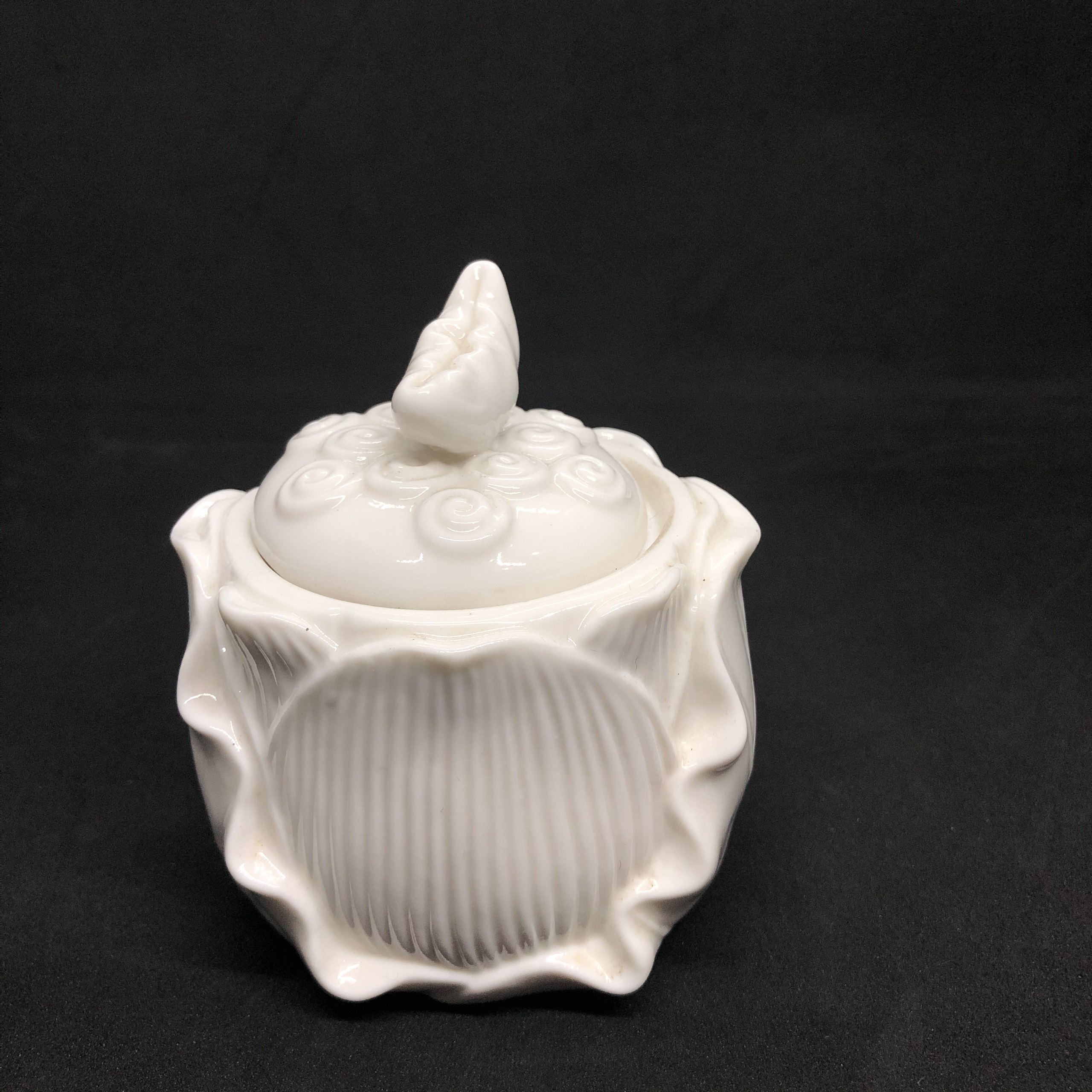 Ly nước cúng hoa sen trắng Cao 9cm,, đk 8 cm