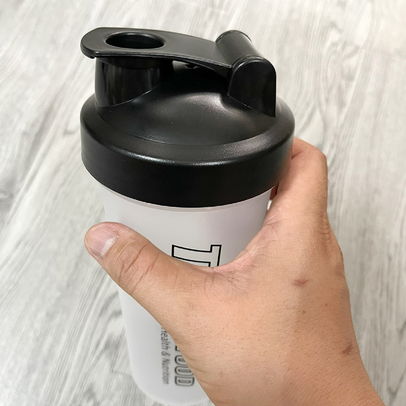 Bình lắc Shaker pha sữa cho người tập GYM hiệu TCSPORTFOOD - Bình nước thể thao Shaker 600 ml - Trắng nắp đen