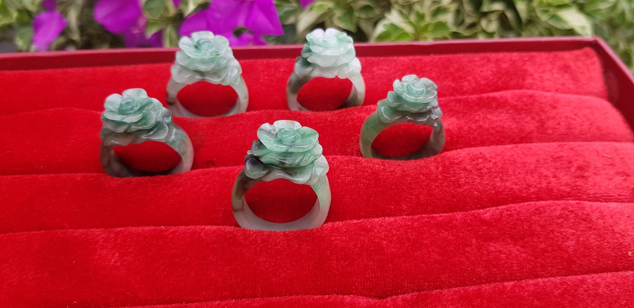 Nhẫn Nữ mới chạm Bông Hồng Nổi đá cẩm thạch tự nhiên Nhẫn màu Xanh trắng rất đẹp Ni 18mm đeo tay xinh lắm ạ