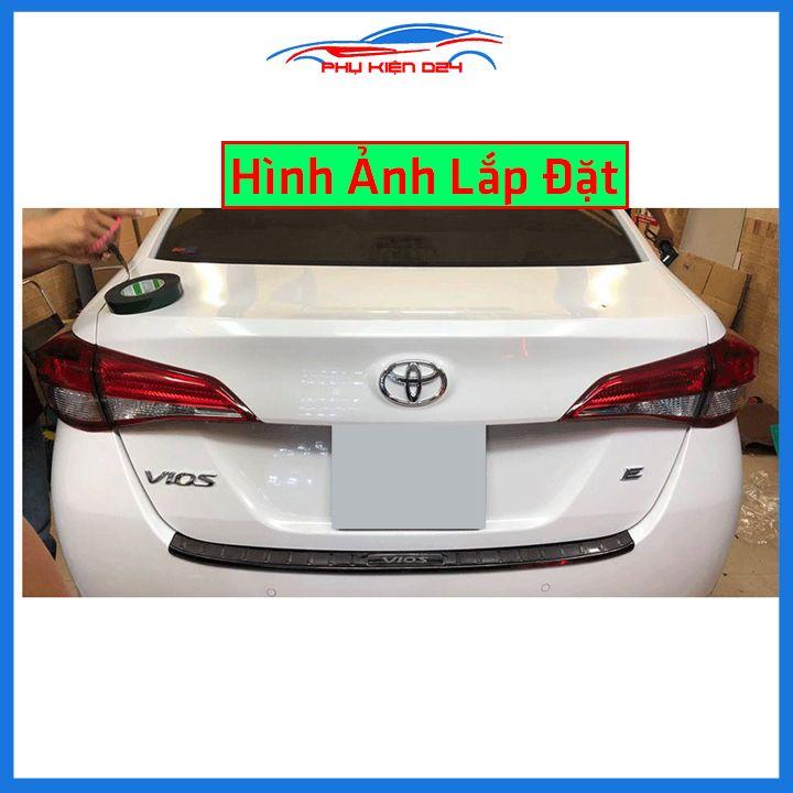 Ốp chống trầy cốp Vios 2019-2020 vân titan bảo vệ xe