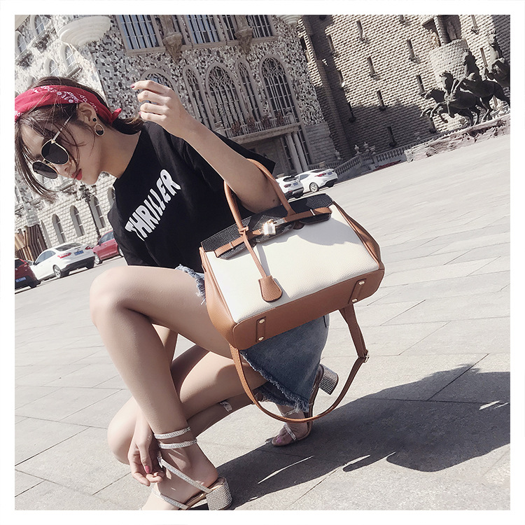 Giỏ Her-mes trắng viền nâu