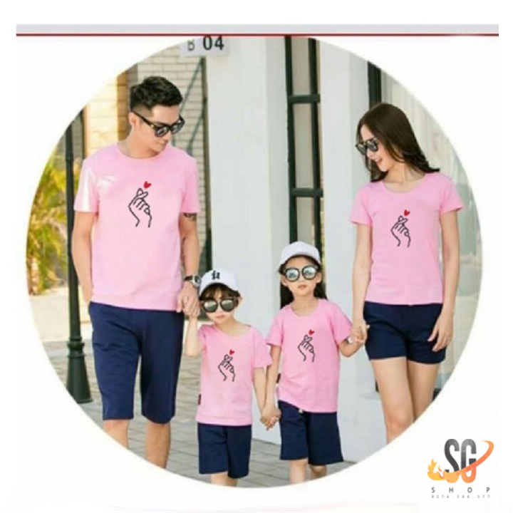 Áo thun đồng phục gia đình 3/4/5 người mẫu bắn tim màu hồng thun cotton mềm mịn GD309HN DONGPHUCSG
