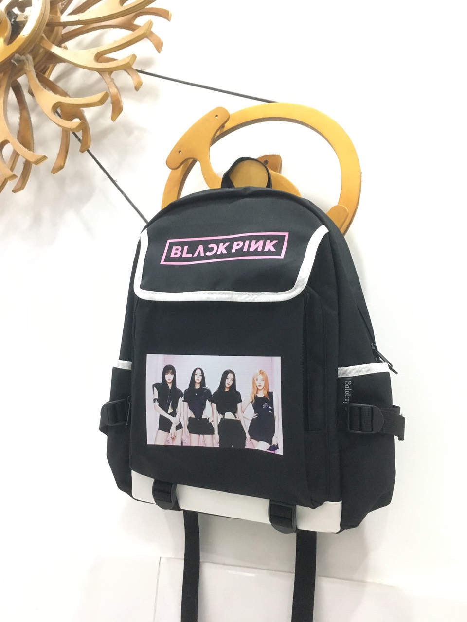 Balo nữ TROY phối nắp viền trắng họa tiết nhóm nhạc kpop blackpink born pink world tour