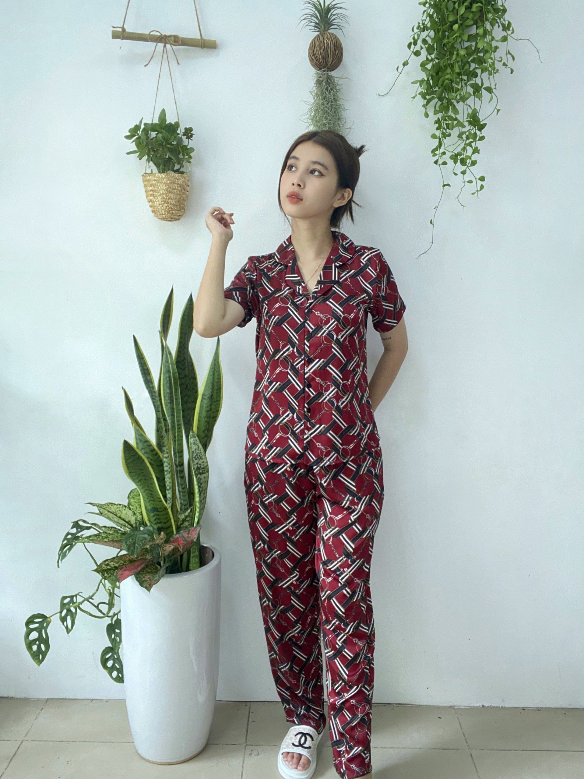 Hình ảnh Bộ đồ Pyjama nữ, đồ mặc nhà lụa VILADY - B146 Quần Dài Tay Cộc Họa Tiết hình thoi, chất liệu lụa Pháp (lụa latin) - Màu ĐỎ ĐÔ