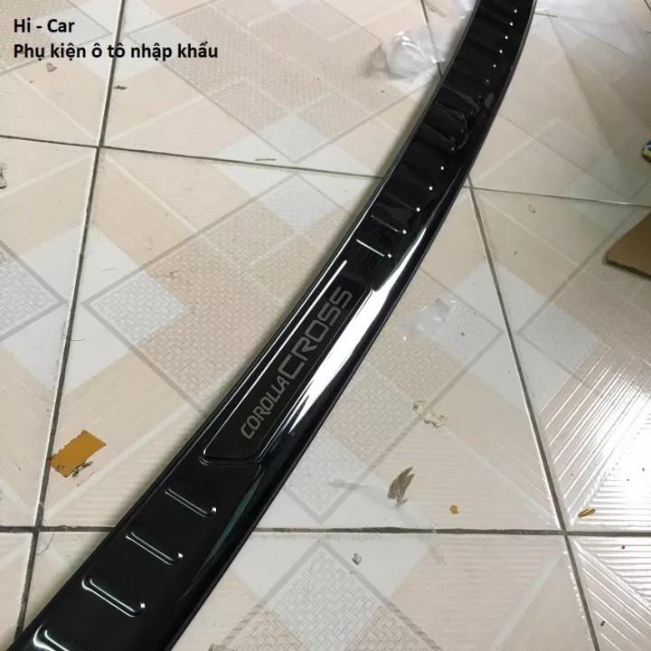 Ốp chống trầy cốp Trong, Ngoài Toyota CROSS 2018-2023 thép không gỉ vân titan bảo vệ xe chống va đập