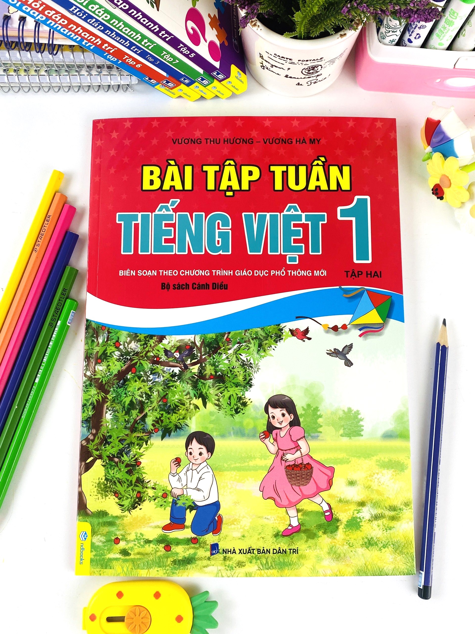 Sách - Bài Tập Tuần Tiếng Việt Lớp 1 - Biên Soạn Theo Chương Trình GDPT Mới - Cánh Diều - ndbooks