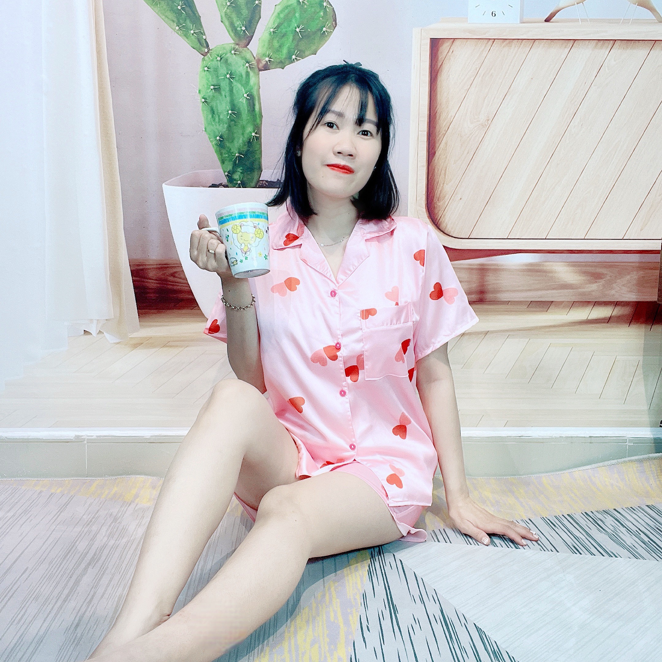 Bộ pijama cộc tay lụa satin hình trái tim dễ thương, bộ đồ ngủ đồ bộ đùi mặc nhà trái tim 4 màu siêu đẹp CCC116 - M