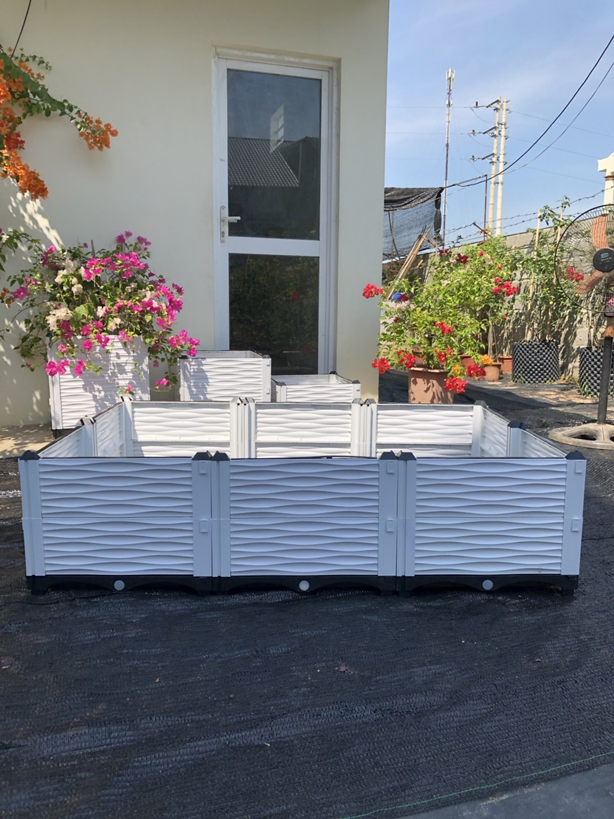 CHẬU GHÉP THÔNG MINH Cm: Bền từ 8-10 năm, phù hợp mọi cây trồng và không gian, Module tùy biến kích thước, an toàn, trọng lượng nhẹ, kết cấu chắc chắn, có khay trữ và thoát nước.