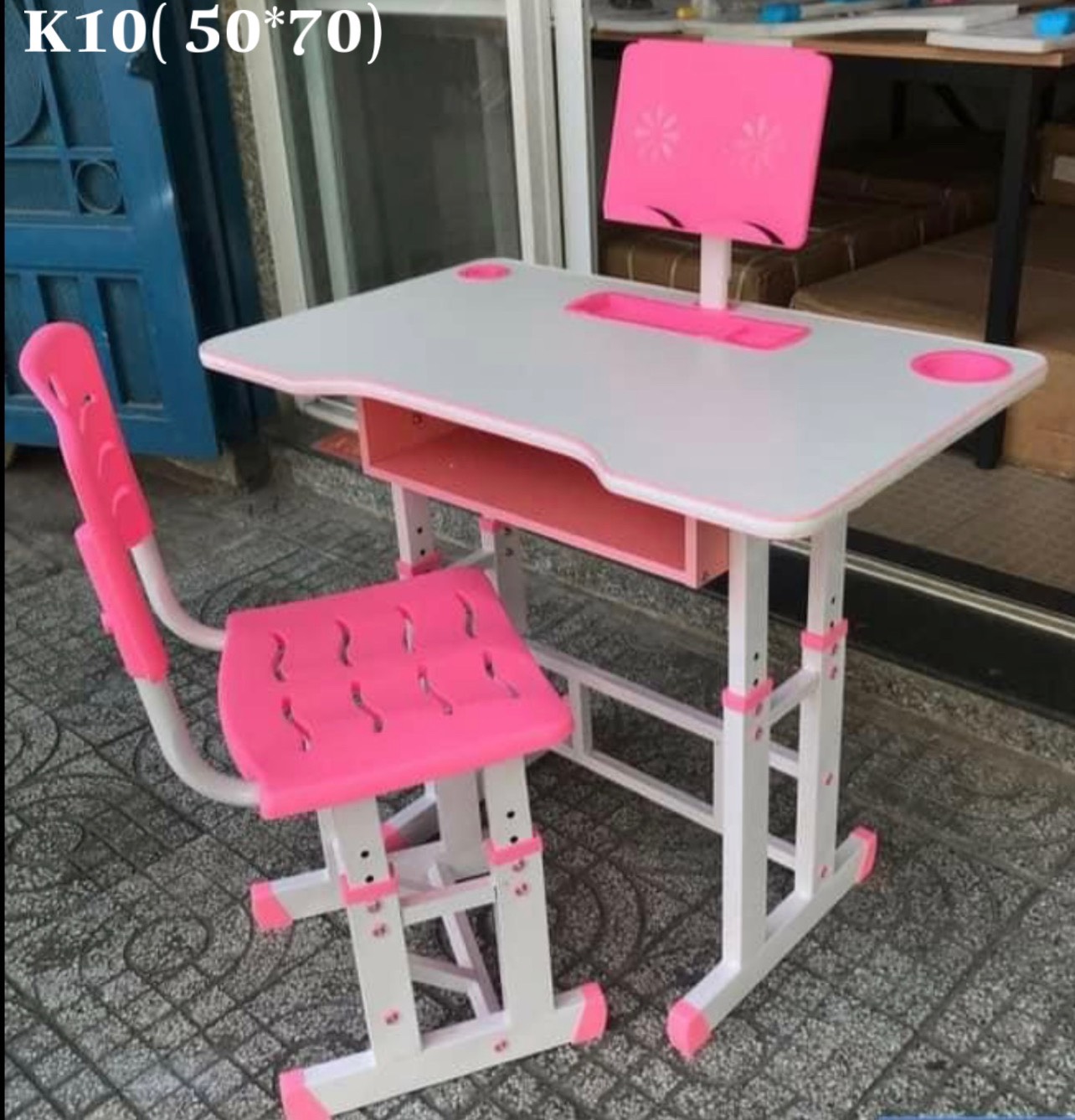 Bộ bàn ghế học sinh SK10 bàn học thông minh cho bé màu hồng chống gù chống cận có giá để sách và ipad tiện lợi