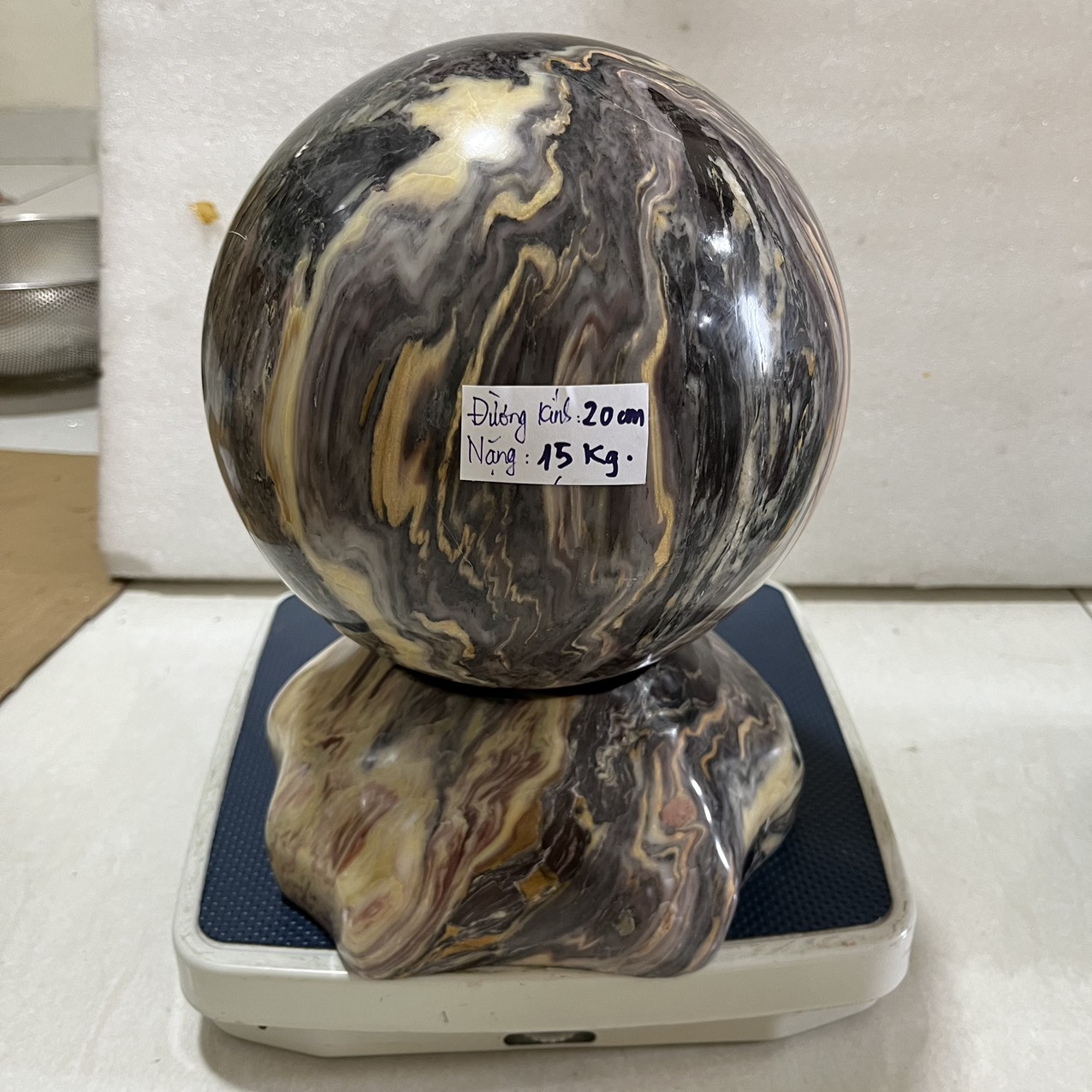 Cầu bi phong thủy đá tự nhiên đường kính 20 cm, cân nặng 15kg cho người mệnh Thổ và Hỏa