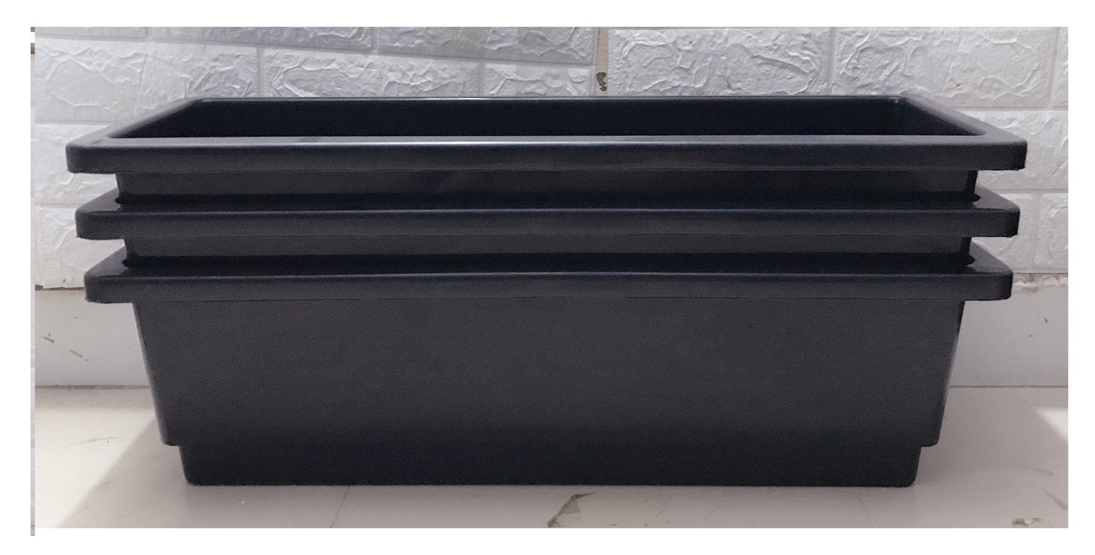 Combo 3 Giỏ Sắt Treo Chậu Hoa Ban Công Hình Chữ Nhật KT 64x21x18Cm - Màu Trắng + 3 Chậu/ Khay/ Máng Nhựa Trồng Rau, Trồng Hoa, Cây Cảnh Kích Thước 67X24X19Cm - Màu Đen