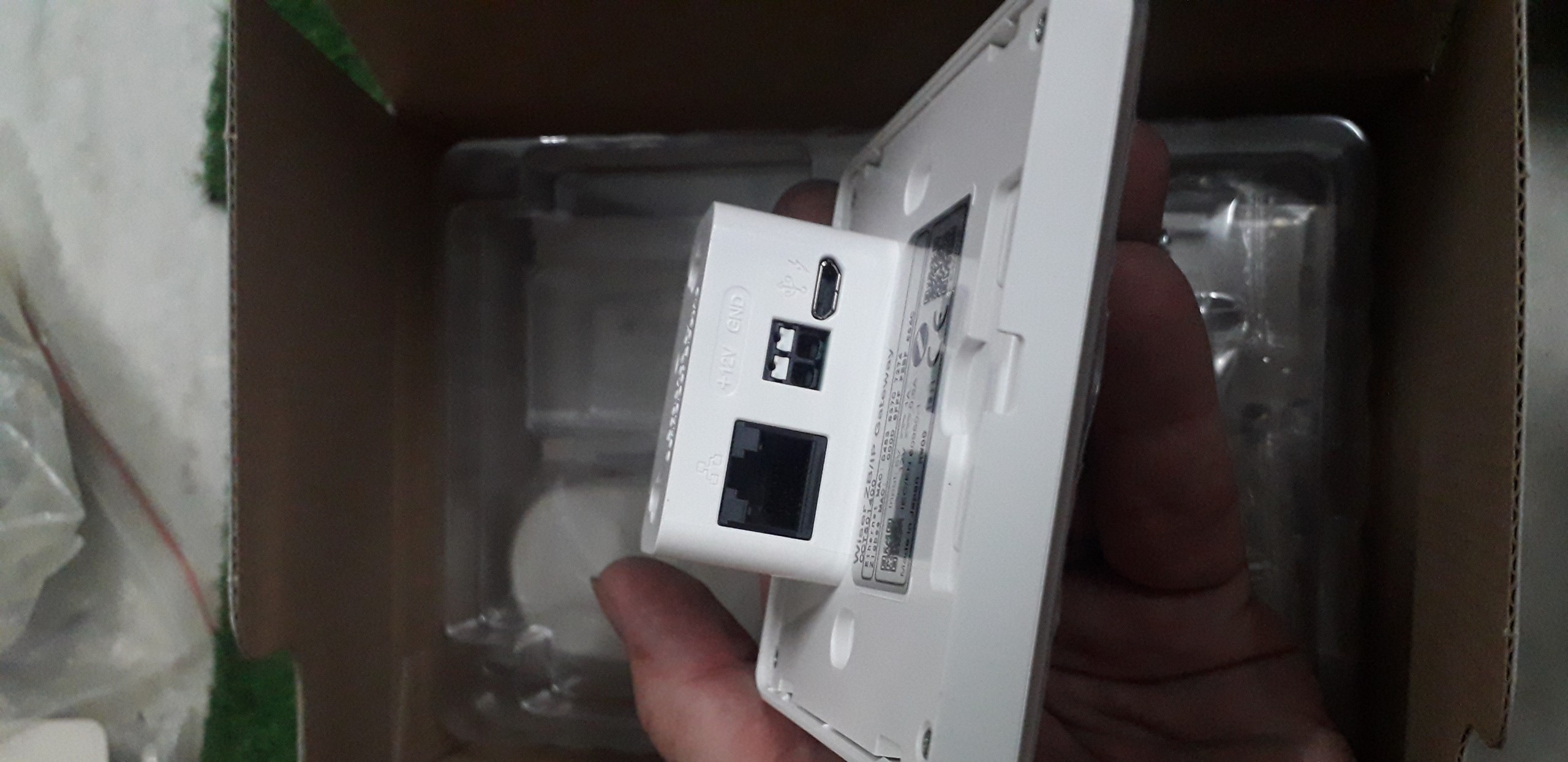 Bộ Điều khiển kết nối trung tâm CCT501400 Schneider ZigBee IP Gateway, RJ45/WiFi