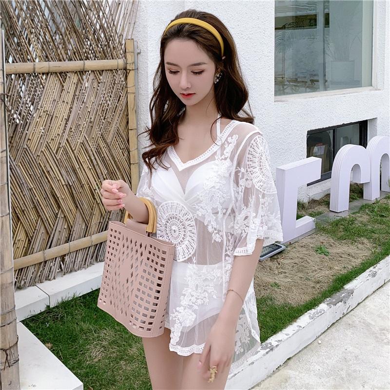Áo ren lưới mỏng hoạ tiết nổi bật cổ tim vạt bầu mặc ngoài bikini đi biển