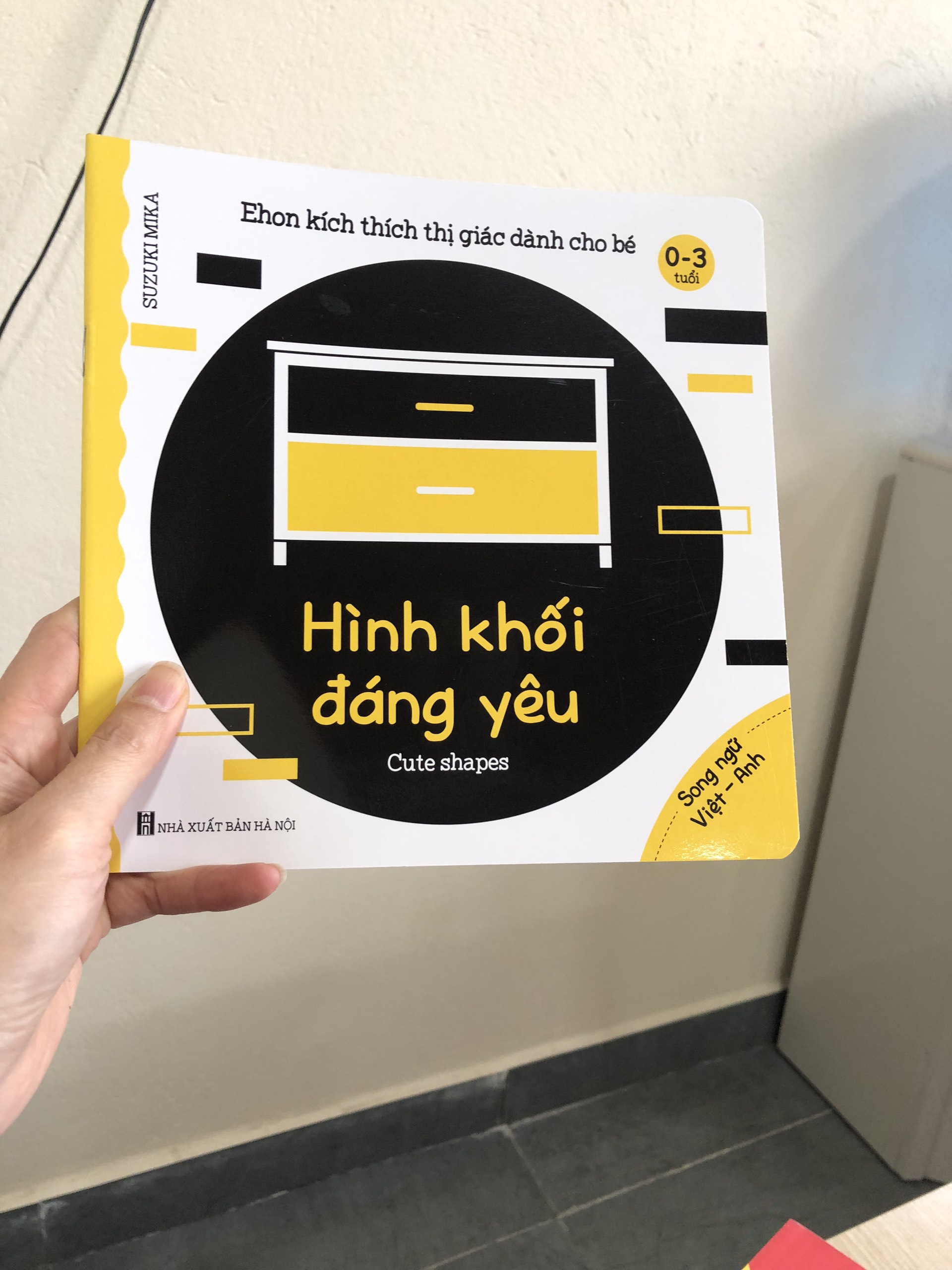 1 Cuốn Trong Trọn Bộ 6 Cuốn Ehon  Kích Thích Thị Giác cho bé Song Ngữ Việt Anh - In mực chiết xuất tự nhiên - Chất liệu giấy ảnh chịu nước, chống thấm nước - Bé gặm nhấm không rách