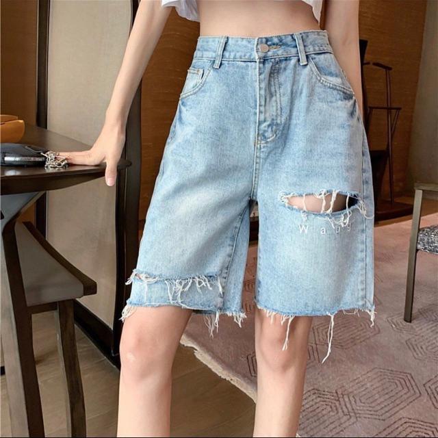 Quần jeans ngắn rách gối