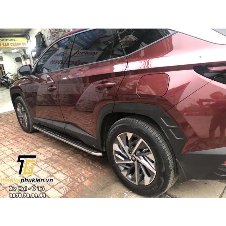 Bậc, Bệ bước chân Hyundai Tucson 2022 mẫu nhôm đúc viền iNox