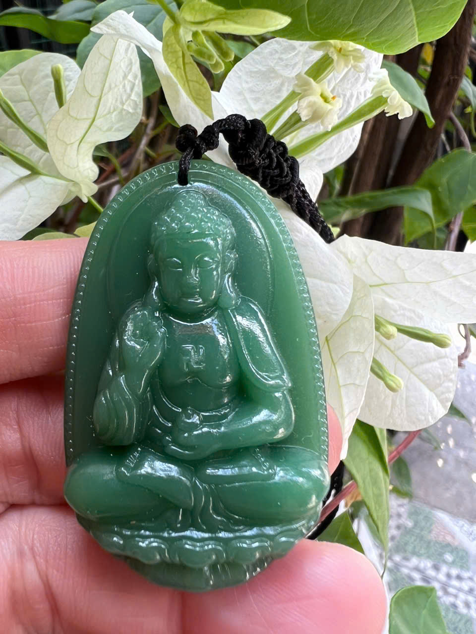 Mặt Dây Chuyền Nam Phật A Di Đà Độ Mệnh Tuổi Tuất Tuổi Hợi Đá Mã Não Xanh Ngọc Đậm Đẹp Size Cao 48mm Ngang 30mm Dầy 11mm ạ