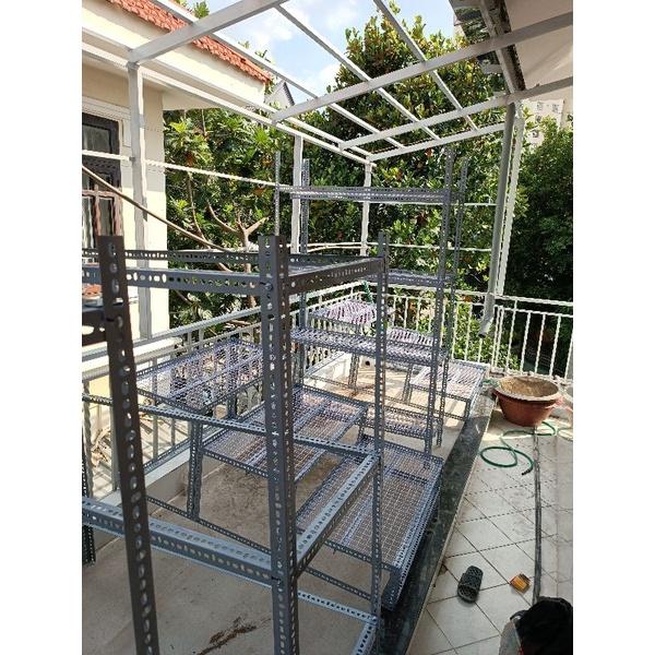 Khung sắt v lỗ 3 tầng .kệ sắt V lỗ đa năng