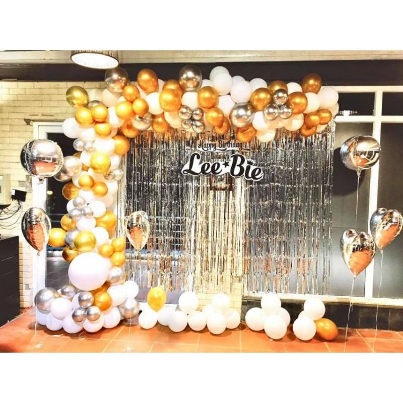 Rèm tua rua kim tuyến làm phông nền, backdrop event