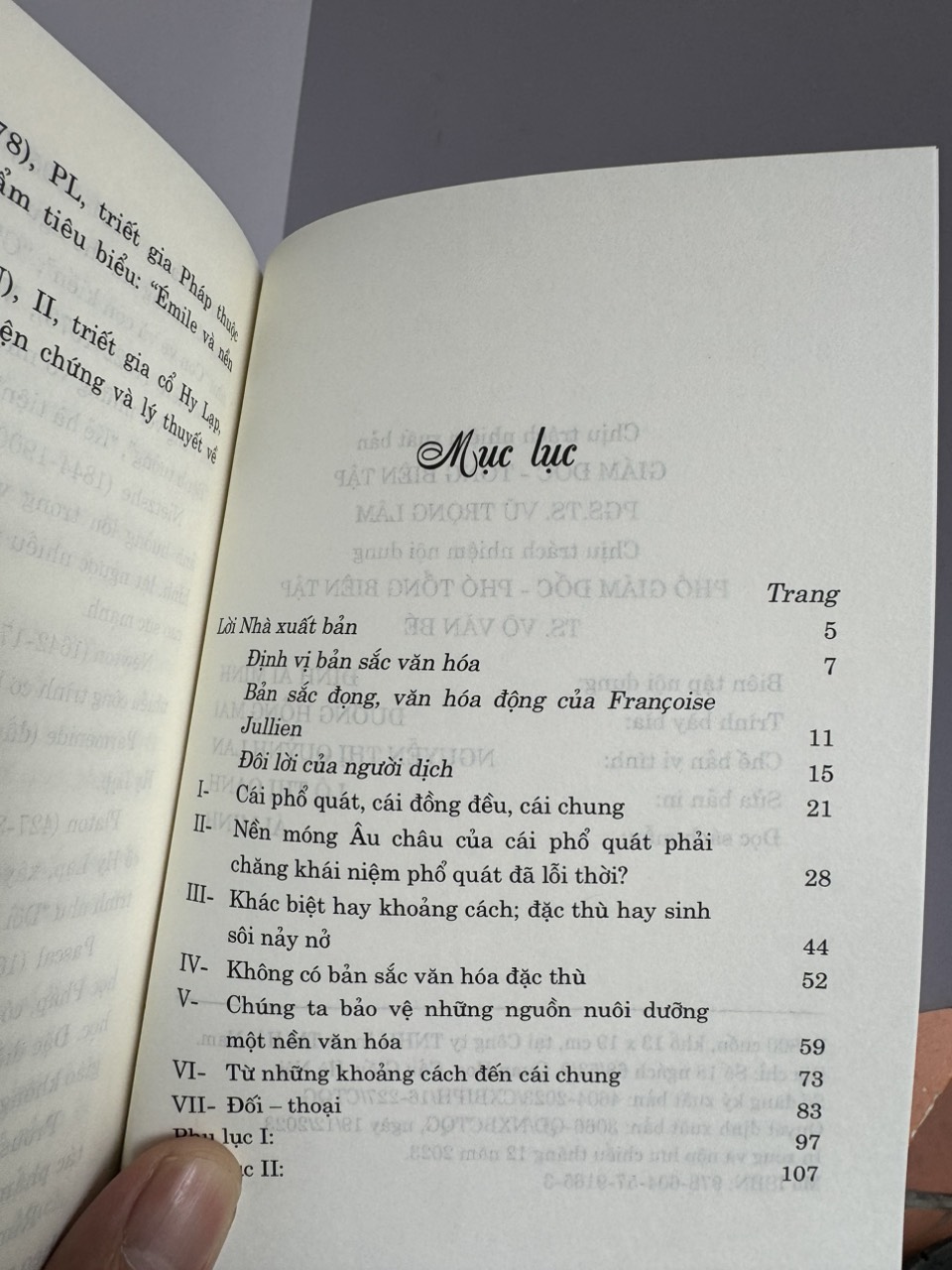 KHÔNG CÓ BẢN SẮC VĂN HÓA - François Jullien - Trương Quang Đệ dịch - NXB Chính Trị Quốc Gia Sự Thật.