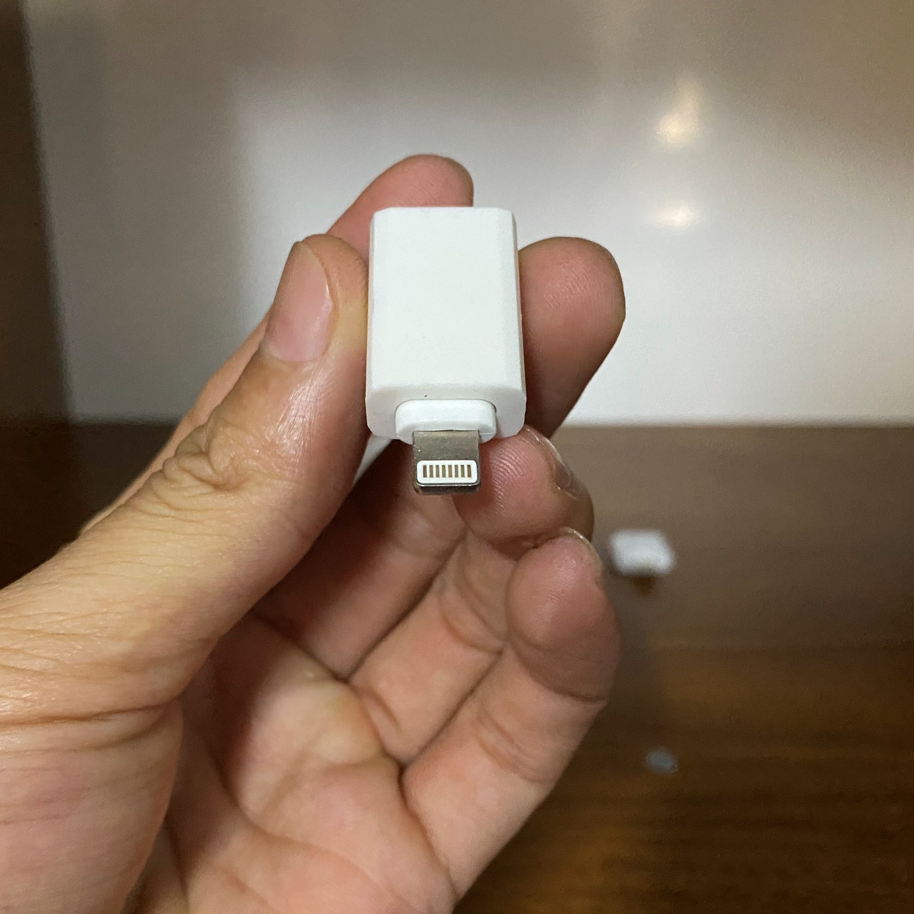 Đèn led vũ trường mini 4 cổng kết nối Usb kèm theo đầu chuyển lighning, type C và micro