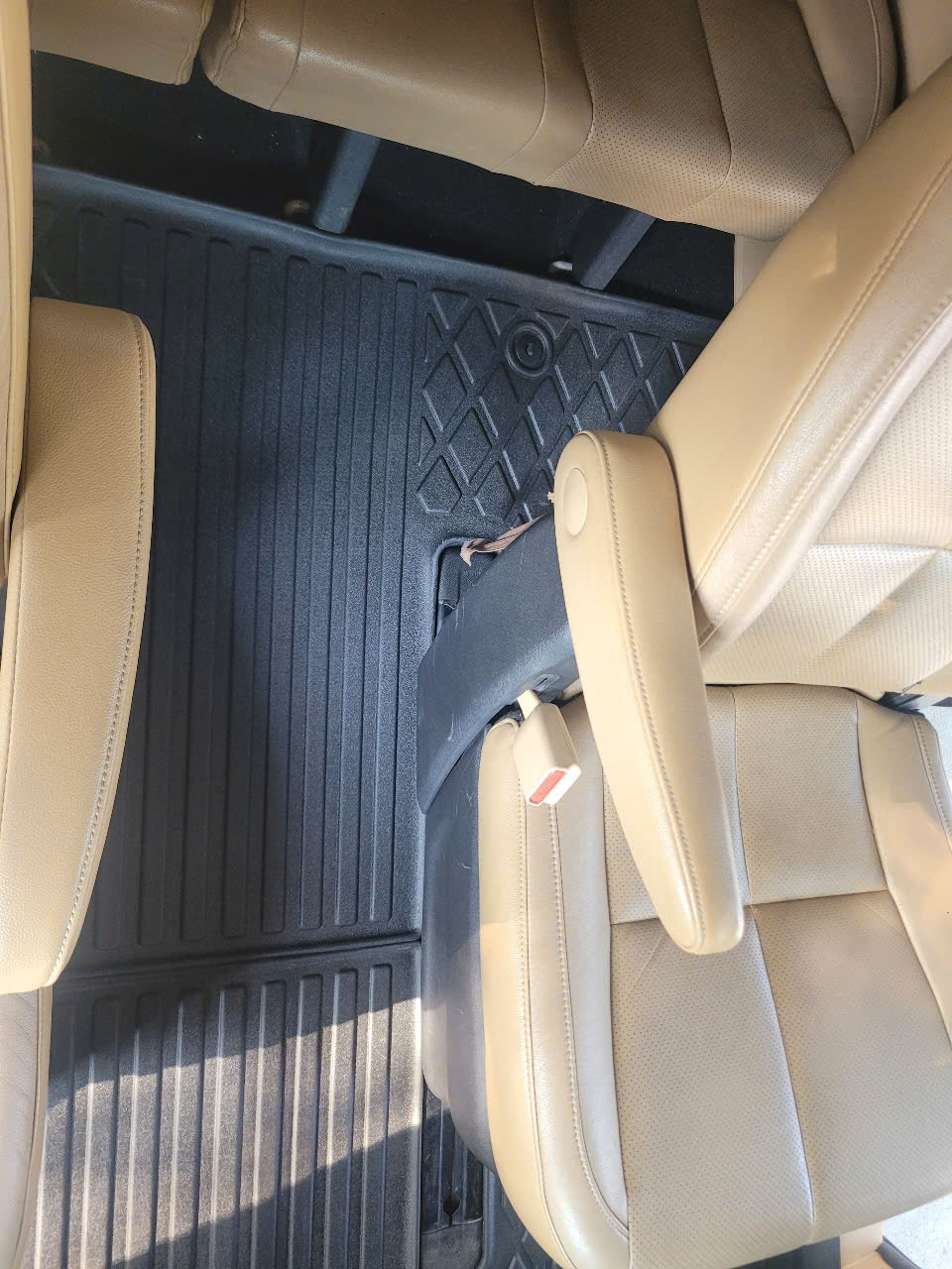 Thảm lót sàn xe ô tô Kia sedona ( 3 hàng ghế) Nhãn hiệu Macsim chất liệu nhựa TPE cao cấp màu đen