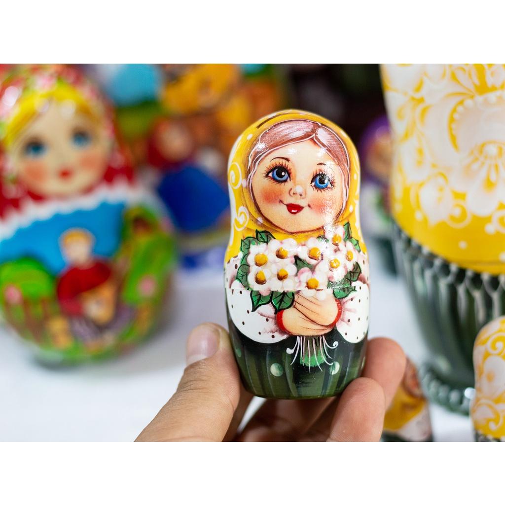 BỘ BÚP BÊ NGA MATRYOSHKA 5 LỚP 18CM "MISA ÔM HOA VÀNG" CỰC ĐẸP VÀ DỄ THƯƠNG