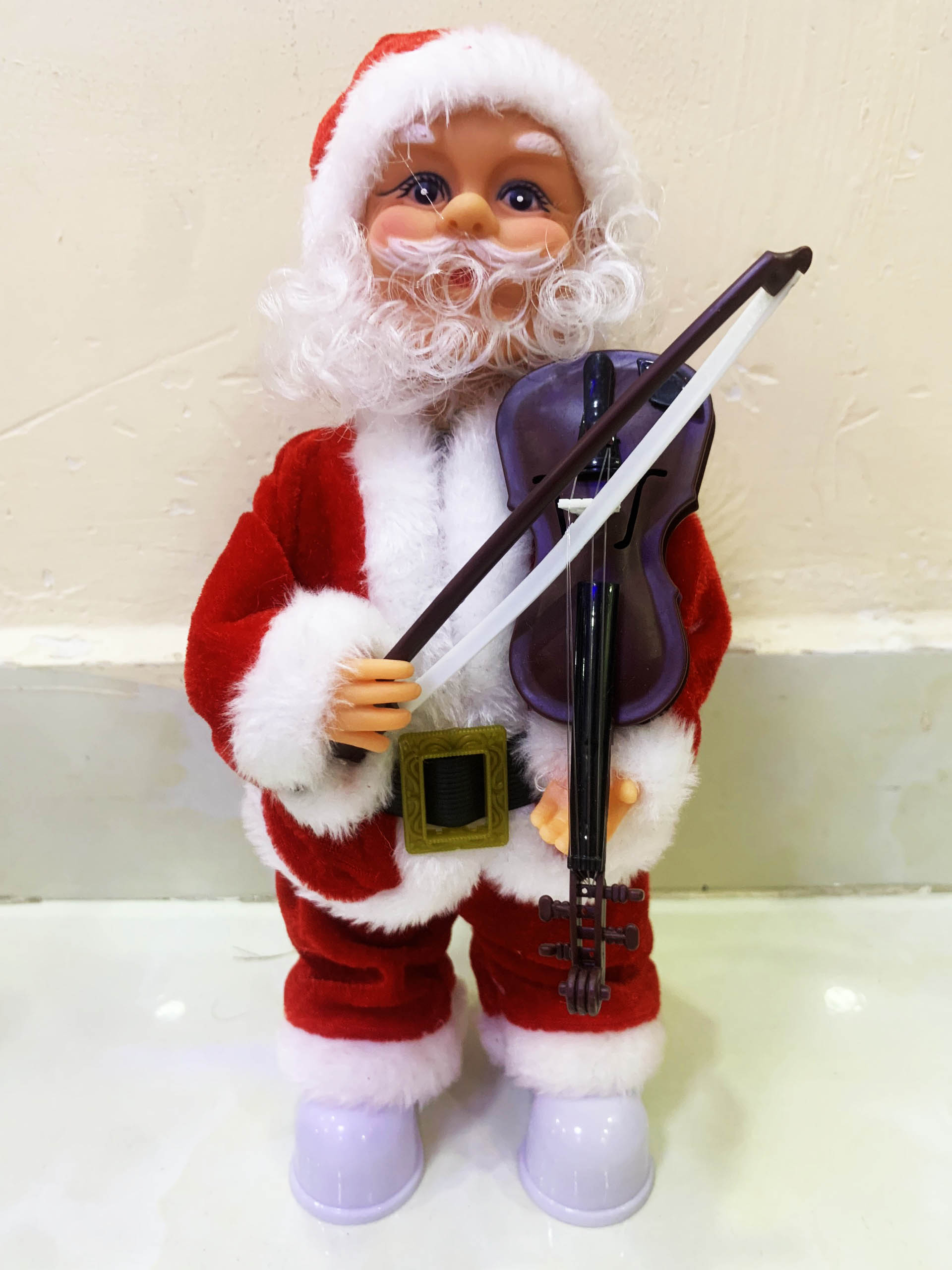 ông già noel nhảy dù, kéo đàn violon, leo dây, chui ống khói có đèn nhạc giáng sinh