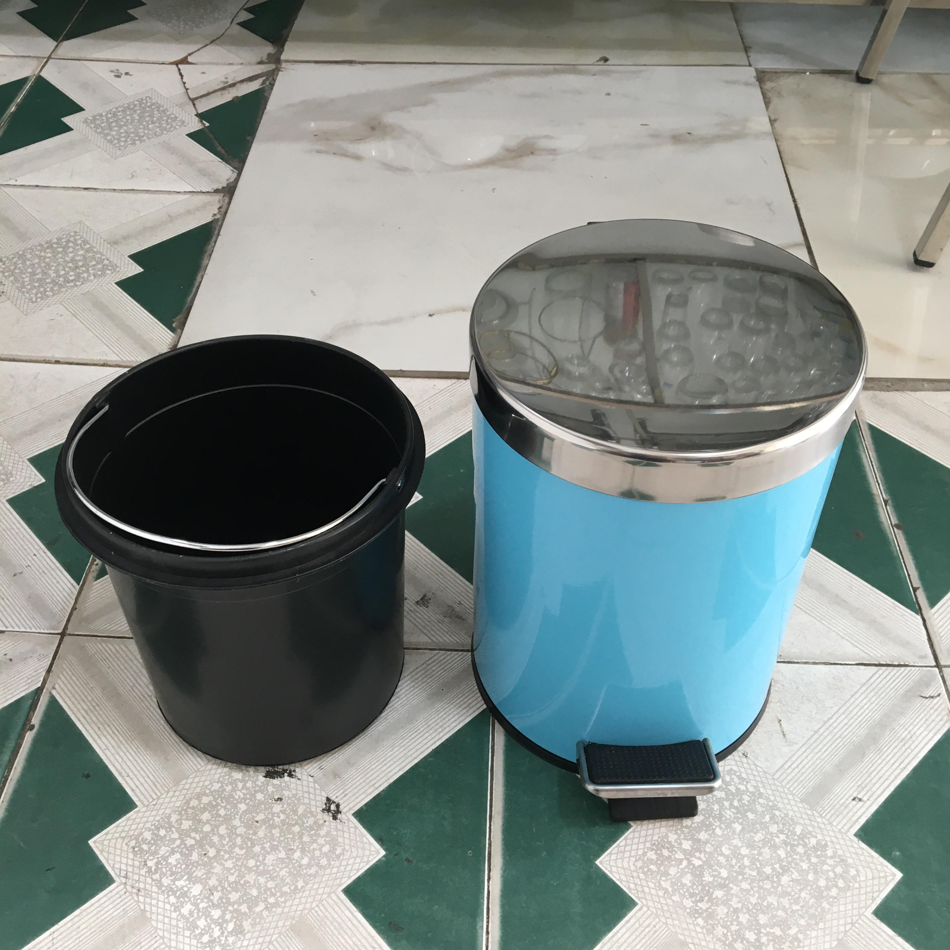 Thùng rác inox chân đạp loại 5 lít, màu xanh ngọc được dùng trong phòng, toilet