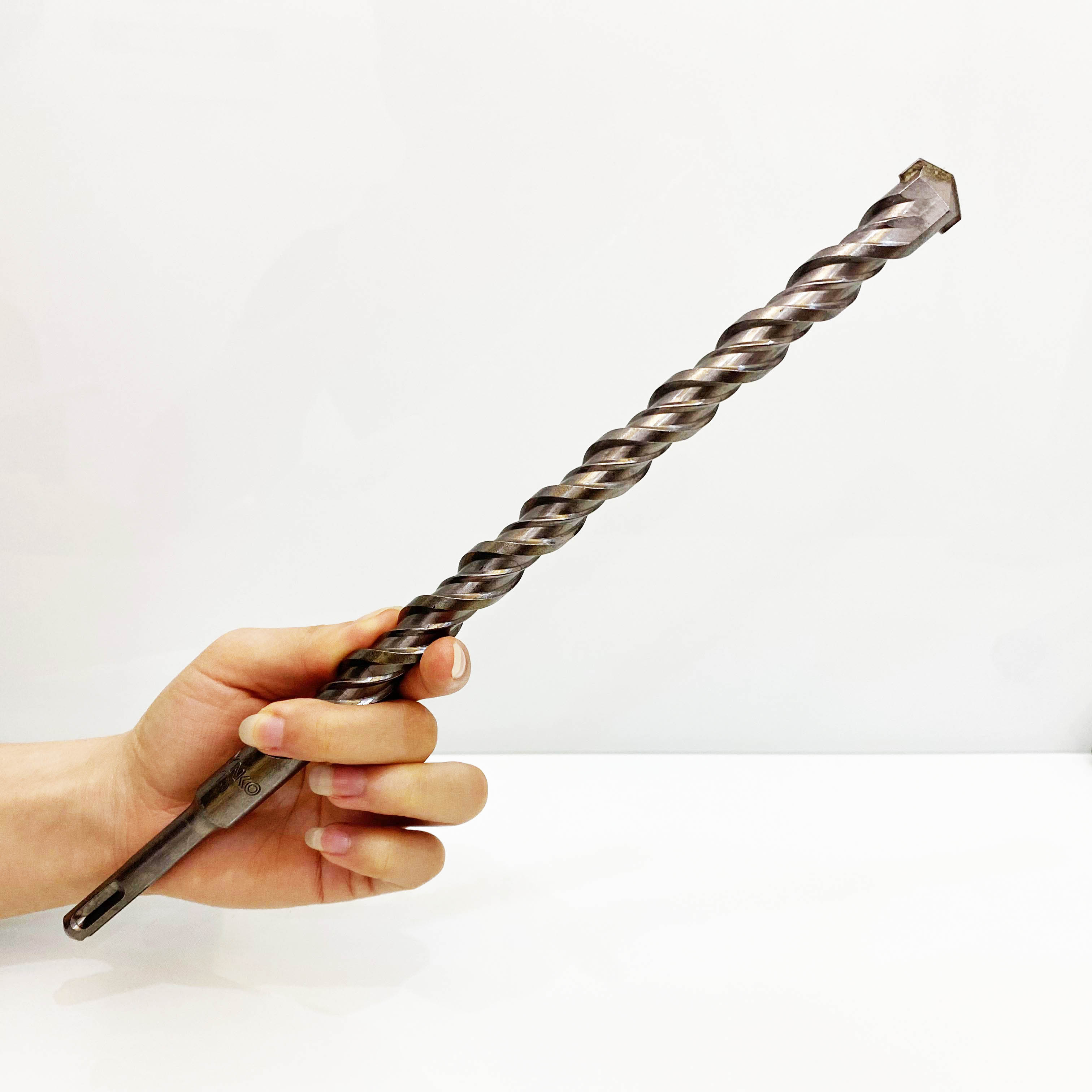 MŨI KHOAN BÊ TÔNG SDS ĐƯỜNG KÍNH PHI Ø18 DÀI 310MM XUYÊN TƯỜNG ĐẦU DẸT KYNKO MKBTXT-18310D