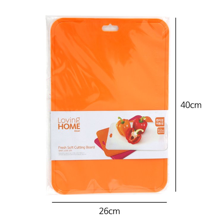 Thớt Nhựa Loving Home 26.5 x 39 x 0.2 cm (Giao màu ngẫu nhiên)