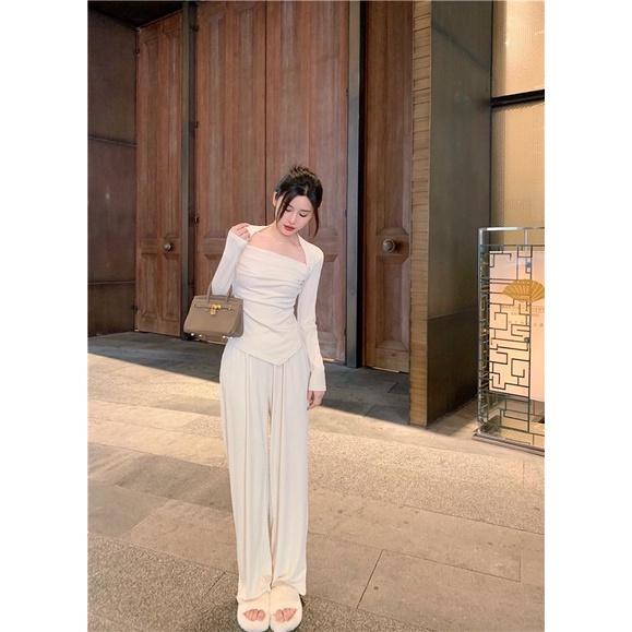 SET ÁO CỔ VUÔNG QUẦN ỐNG SUÔNG SANG CHẢNH
